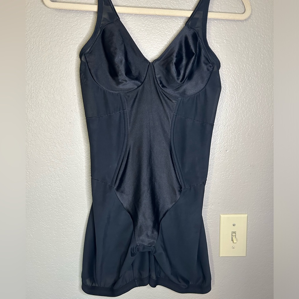 Wacoal 80161 Sumptuous Black Shapewear Bodysuit Minimizing Enhancing Lingerie